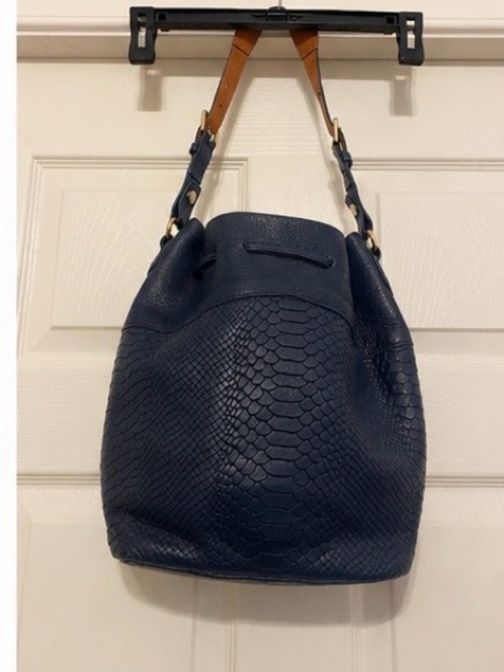 GiGi New York Navy Bucket Bag - Picture 2 of 4